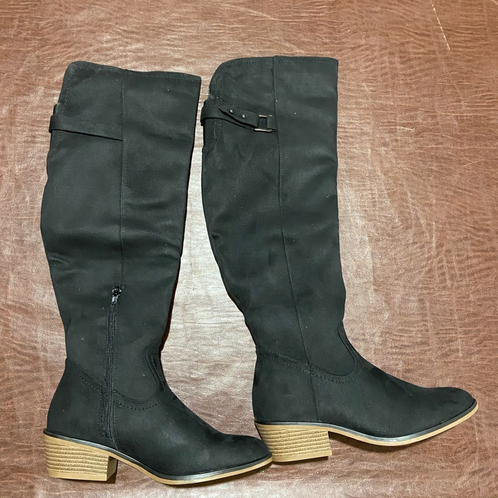 Women's Black Knee-High Boots
